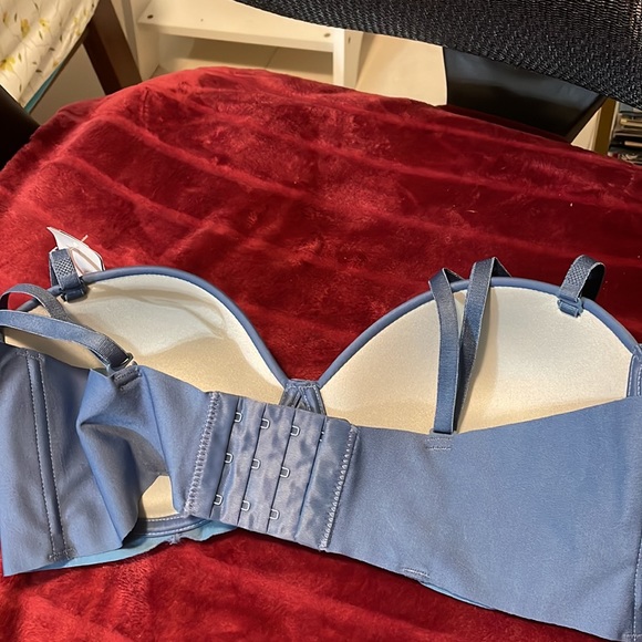 Pair of Leonisa bras NWT size 36B in white and blue - with removable straps - Picture 5 of 5